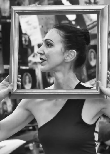 Professeur : Sophie Raynaud: Danse Contemporaine