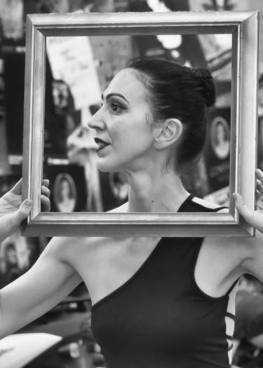 Professeur: Sophie Raynaud: Danse Contemporaine